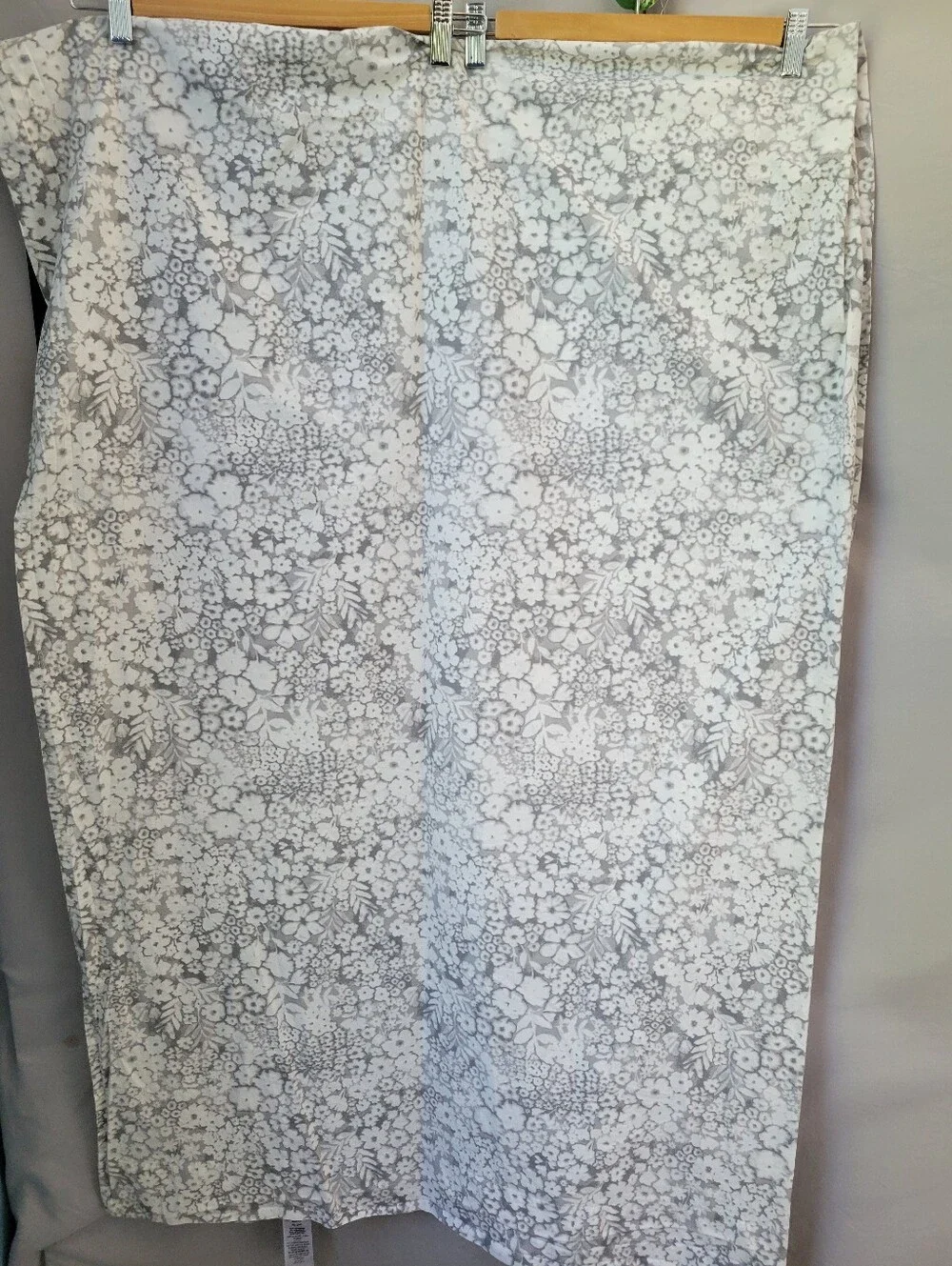 Pottery Barn Teen Flat and Fitted Sheet Floral Gray XL TWIN